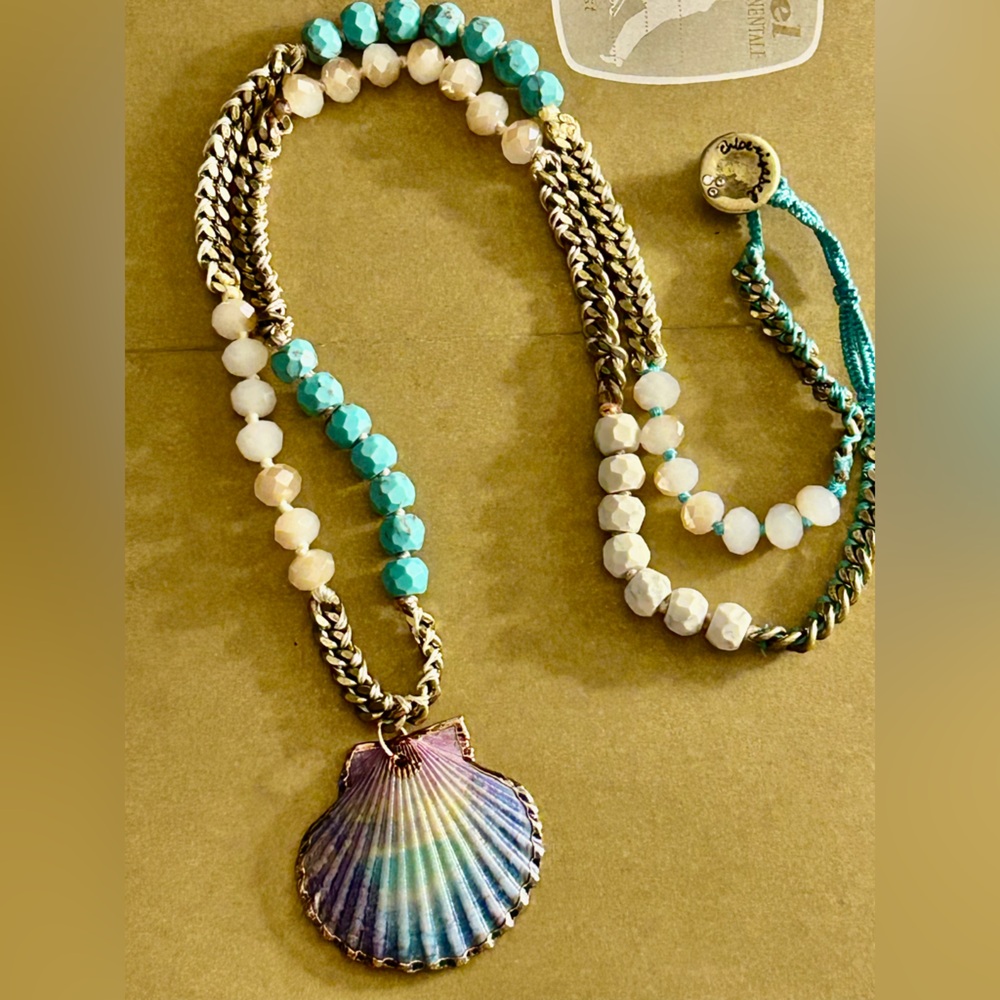Chloe & Isabel necklace, Handpainted Scallop Shell Turquoise & white Howlite